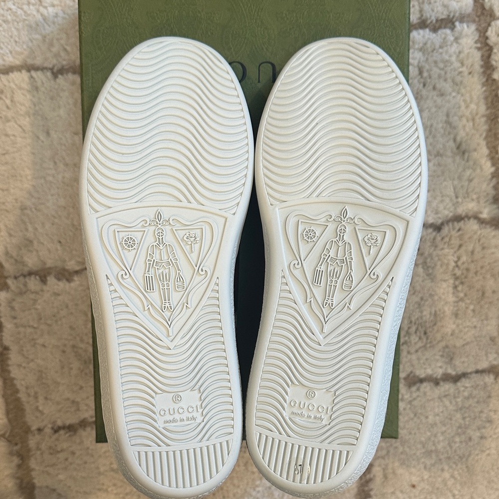 Gucci Beige Monogram Sneakers with Red and Blue Accents - Picture 6 of 10